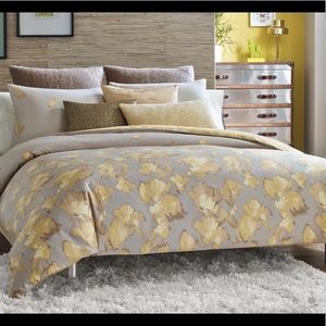 Kenneth Cole Reaction Falling Petals Comforter